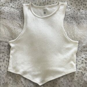 White Ribbed Sleeveless Top M pointed hem super soft cropped tank Gilly Hicks